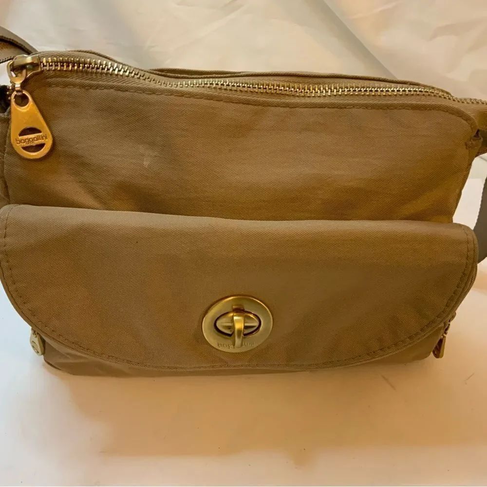 Baggallini Provence Crossbody Bag 9”x7.75” Tan organizer